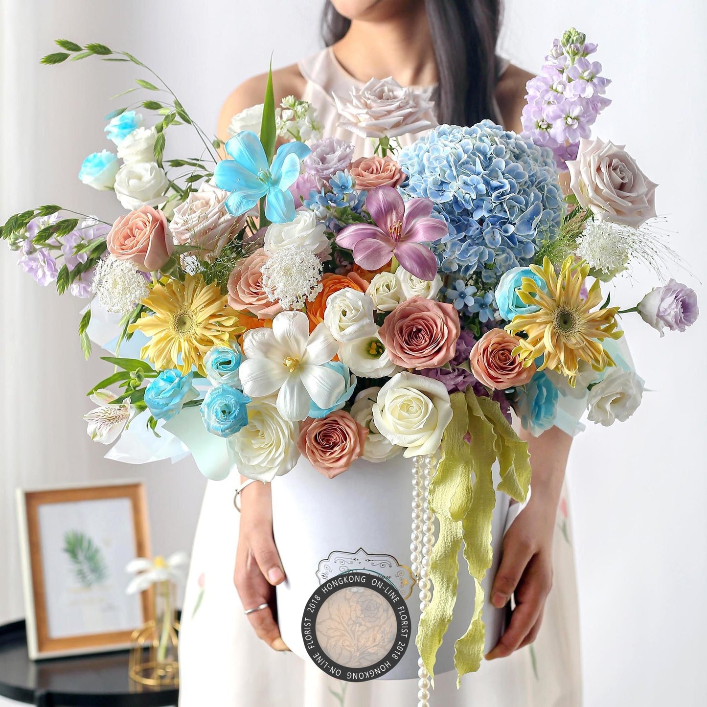 青花瓷繡球鬱金香卡布混搭抱抱桶香港鮮花即日配送