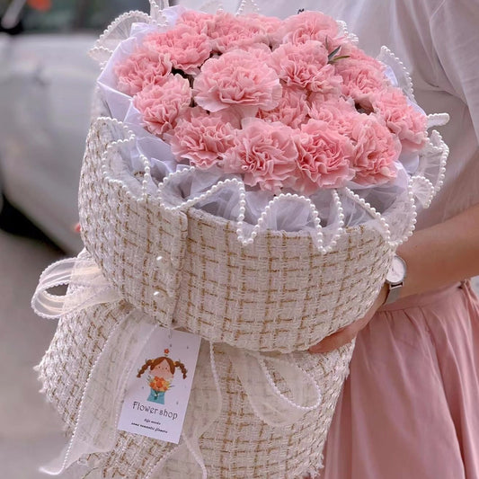 【不老女神】生日鲜花女士19朵粉色康乃馨小香风花束