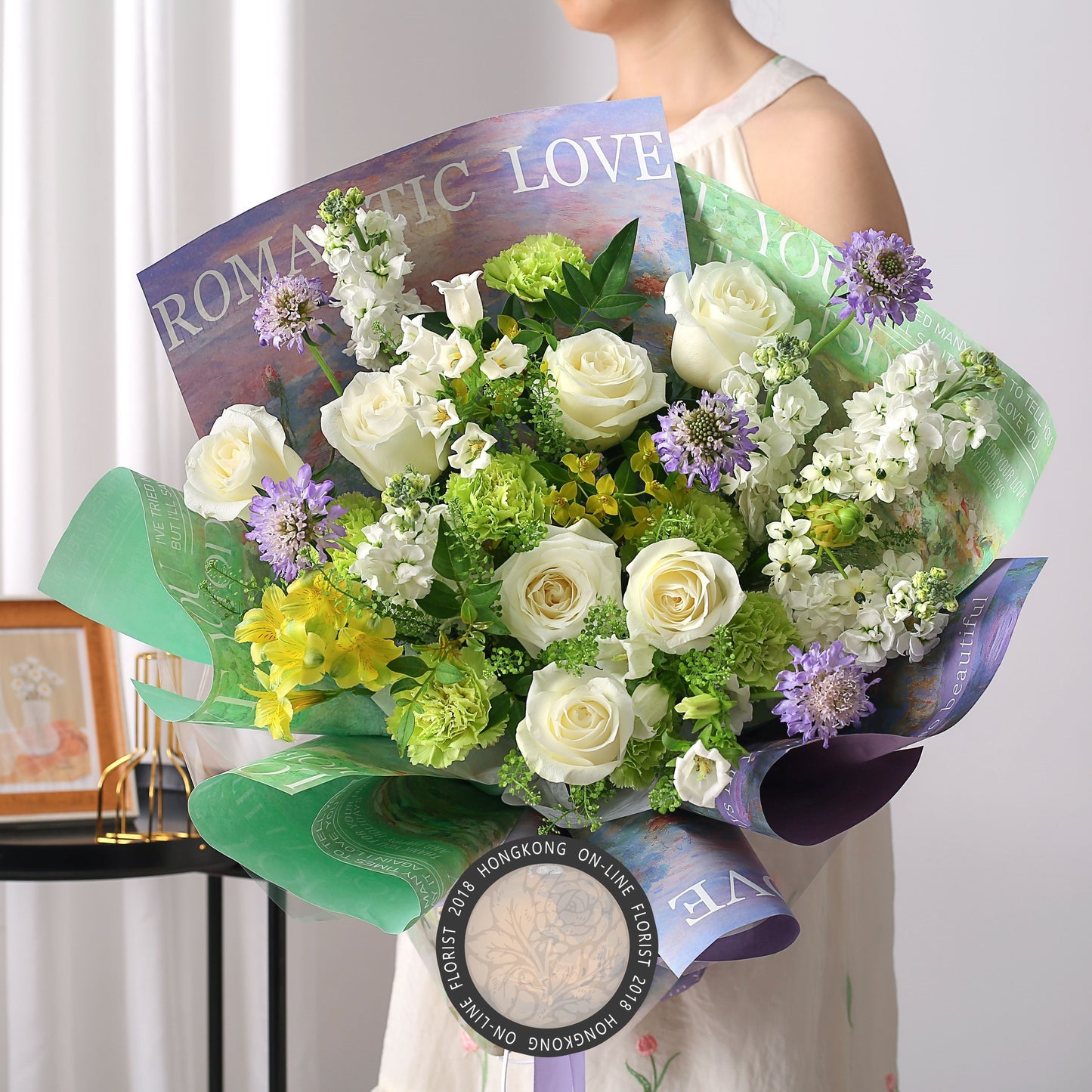 玫瑰風鈴花白羅蘭混搭花束香港鮮花即日配送